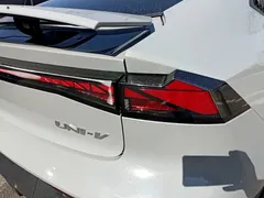 2022 Changan UNI-V 1.5T Premium — фото 8