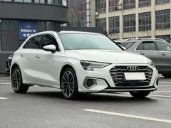 2023 Audi A3 Sportback 35 TFSI Luxury, белый — фото 3