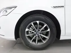 2024 BYD Qin PLUS Honor DM-i PHEV 55km Leading, белый — фото 17