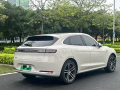 2025 Aito M5 EREV Ultra 4WD, белый — фото 9