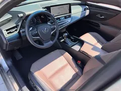 2022 Lexus ES 200 Excellence — фото 9