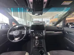 2020 Lexus LM 300h 7-seat, чёрный — фото 5