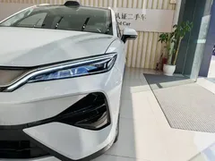 2026 BYD Song Ultra EV 710km Excellence, белый — фото 8