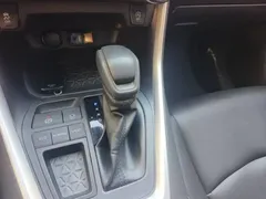 2021 Toyota RAV4 2.0L CVT 2WD Fashion, белый — фото 10