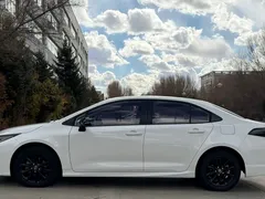 2021 Toyota Corolla TNGA 1.5L CVT GR Sport, белый — фото 8