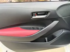 2021 Toyota Corolla TNGA 1.5L CVT GR Sport, белый — фото 9