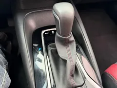 2021 Toyota Corolla TNGA 1.5L CVT GR Sport, белый — фото 23