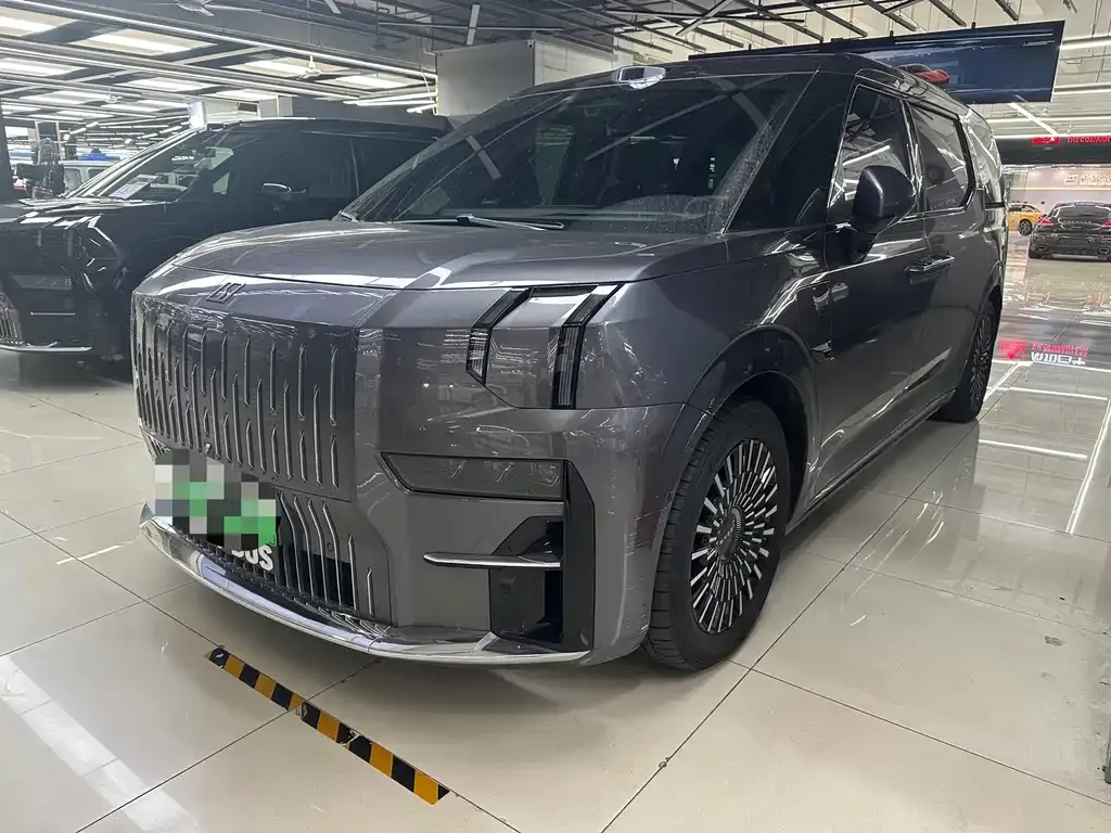 2024 Zeekr 009 6-Seat Executive 4WD 108kWh