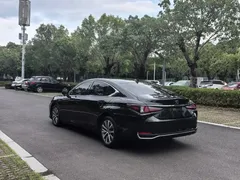 2020 Lexus ES 200 Excellence, чёрный — фото 4