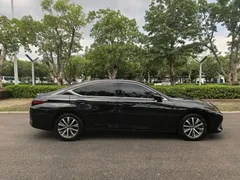 2020 Lexus ES 200 Excellence, чёрный — фото 7