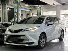 2021 Toyota Sienna 2.5L Hybrid Premium, белый — фото 1