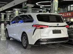 2021 Toyota Sienna 2.5L Hybrid Premium, белый — фото 4