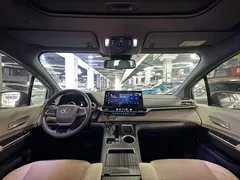 2021 Toyota Sienna 2.5L Hybrid Premium, белый — фото 9