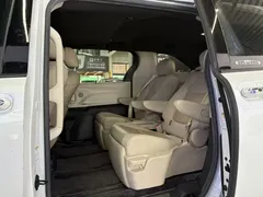 2021 Toyota Sienna 2.5L Hybrid Premium, белый — фото 13