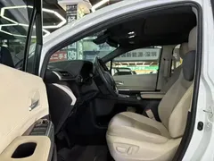 2021 Toyota Sienna 2.5L Hybrid Premium, белый — фото 15