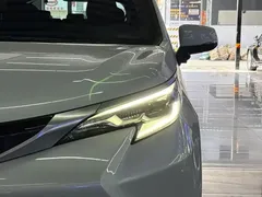 2021 Toyota Sienna 2.5L Hybrid Premium, белый — фото 17
