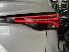 2021 Toyota Sienna 2.5L Hybrid Premium, белый — фото 19