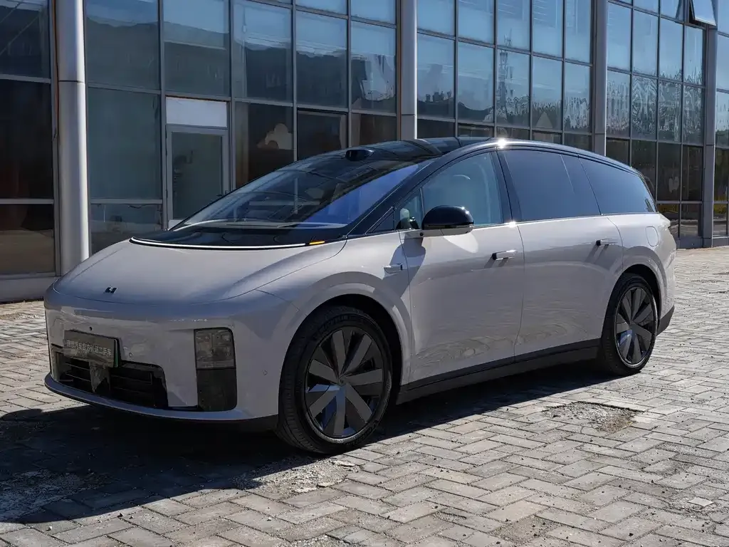 2025 Li Auto i8 Standard