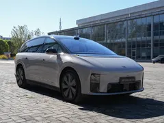 2025 Li Auto i8 Standard — фото 3