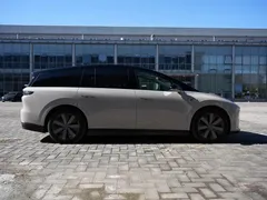 2025 Li Auto i8 Standard — фото 4