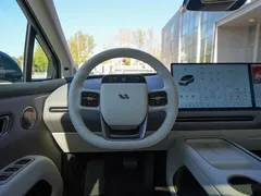 2025 Li Auto i8 Standard — фото 9