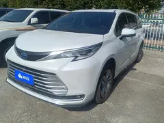 2021 Toyota Sienna 2.5L Hybrid Platinum, белый — фото 1