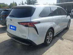 2021 Toyota Sienna 2.5L Hybrid Platinum, белый — фото 3