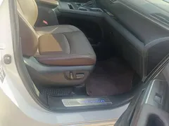 2021 Toyota Sienna 2.5L Hybrid Platinum, белый — фото 8