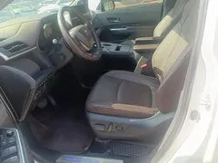 2021 Toyota Sienna 2.5L Hybrid Platinum, белый — фото 9