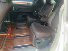 2021 Toyota Sienna 2.5L Hybrid Platinum, белый — фото 11
