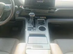 2021 Toyota Sienna 2.5L Hybrid Platinum, белый — фото 16