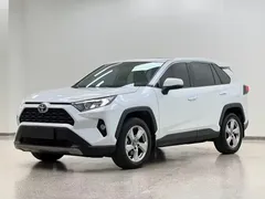 2021 Toyota RAV4 2.0L CVT 2WD Fashion, белый — фото 1