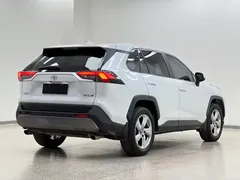 2021 Toyota RAV4 2.0L CVT 2WD Fashion, белый — фото 4