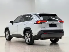 2021 Toyota RAV4 2.0L CVT 2WD Fashion, белый — фото 6