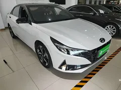 2022 Hyundai Elantra 240TGDi DCT LUX Premium, белый — фото 4