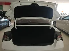 2022 Hyundai Elantra 240TGDi DCT LUX Premium, белый — фото 19