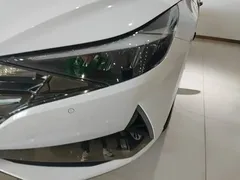 2022 Hyundai Elantra 240TGDi DCT LUX Premium, белый — фото 24