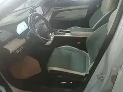 2022 Geely Emgrand L HiP 1.5TD-DHT PHEV Pro 100KM Super, белый — фото 15