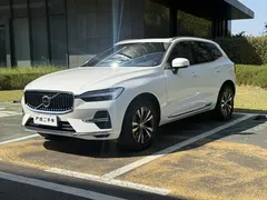 2023 Volvo XC60 4WD Luxury, белый — фото 1