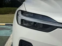 2023 Volvo XC60 4WD Luxury, белый — фото 4