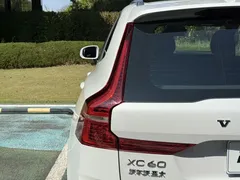 2023 Volvo XC60 4WD Luxury, белый — фото 6