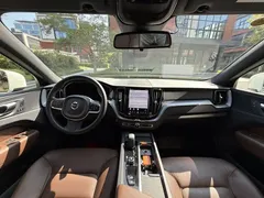 2023 Volvo XC60 4WD Luxury, белый — фото 12