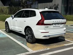 2023 Volvo XC60 4WD Luxury, белый — фото 13