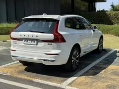 2023 Volvo XC60 4WD Luxury, белый — фото 14