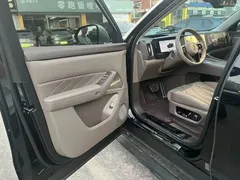 2025 Aito M8 EV Max+ 6-Seat Long Range 192-line Lidar, чёрный — фото 7