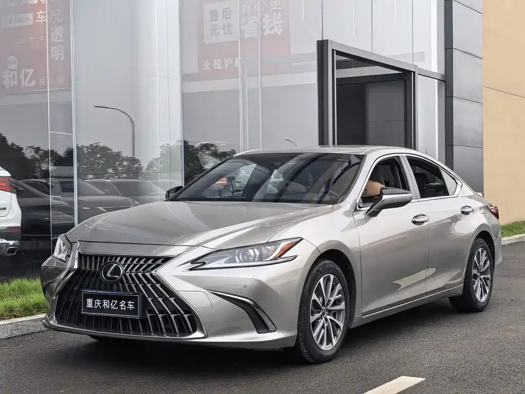 2022 Lexus ES 300h Excellence