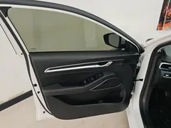 2022 Geely Emgrand 4th Gen 1.5L MT Luxury, белый — фото 7