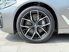 2023 BMW 5 Series 530Li Premium M Sport Package, чёрный — фото 10