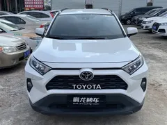 2022 Toyota RAV4 2.0L CVT 2WD Urban, белый — фото 2