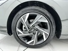 2023 Hyundai Elantra 1.5L CVT TOP Flagship — фото 12